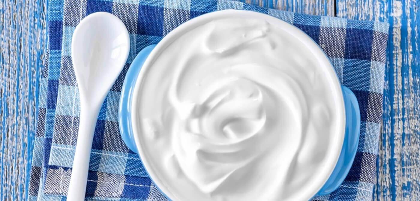 Molho de iogurte OIKOS para saladas